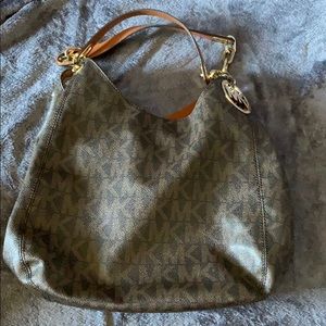 Michael Kors hobo 💜PRICE DROP, GREAT DEALS💜
